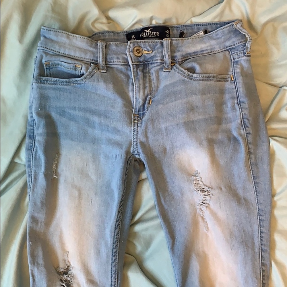 Low rise ripped jeans